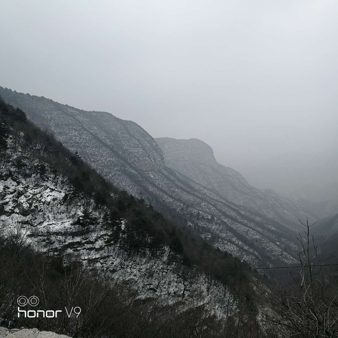 焦作市眾光耐酸瓷業(yè)有限公司開工前先去登登山，而且還是雪山
